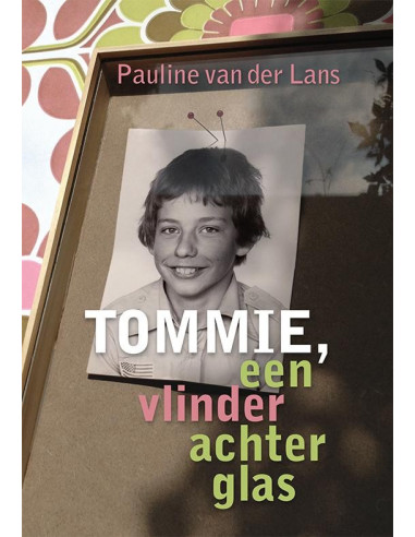 Tommie, een vlinder achter glas