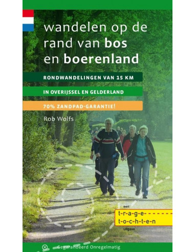 Wandelen op de rand van bos en boerenlan