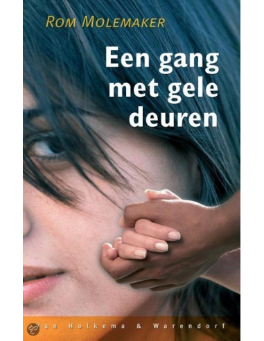 Gang met gele deuren