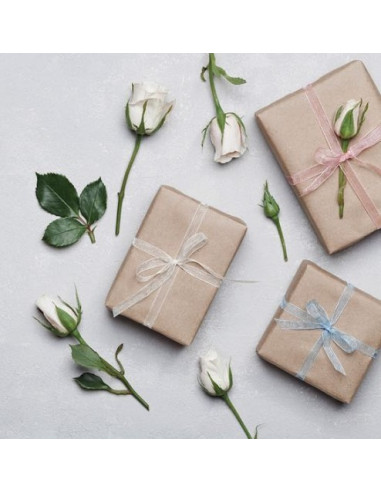 Kaart cadeautjes en rozen